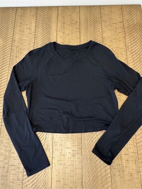 CRZ YOGA Black Long-Sleeve Crop Top